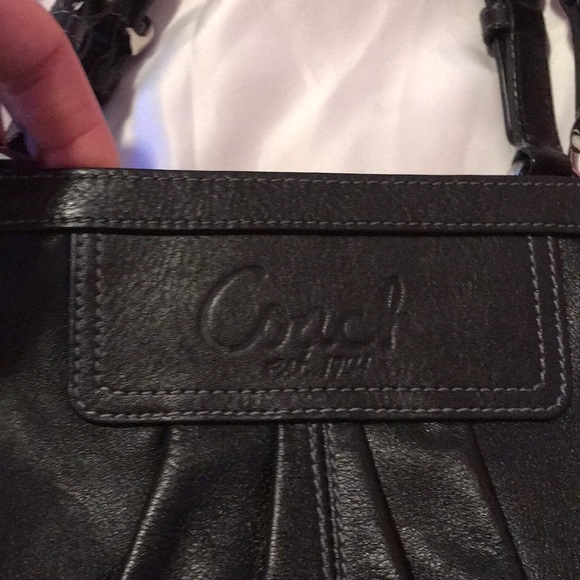 Authentic Coach Shoulder Bag. - Picture 2 of 8